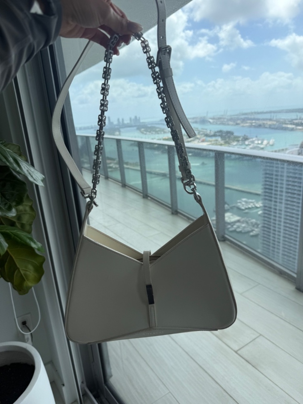 Givenchy - Picture 3 of 3